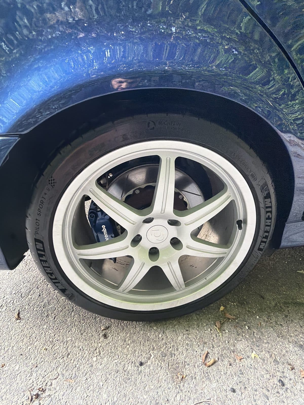 2003 BMW M5 pre-purchase inspection — wheel and tire tread photo